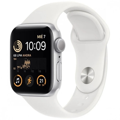 Apple RE-APPLEWATCH-SE2WH Características -Detección de accidentes. Una prestación de seguridad que esperamos que nunca necesites. -Configuración Familiar. Tu familia y tú, unidos de la mano. -Cartera. Tus tarjetas de embarque, entradas de cine y programas de fidelidad siempre a mano. -Siri. Pídele a Siri que te indique una dirección, te diga si hará buen tiempo el finde o te ponga una canción directamente desde el Apple Watch. -Encuentra tus dispositivos, tus cosas y hasta a tu gente. Busca tus dispositivos o haz que suene el iPhone si no sabes dónde lo has dejado. Localiza a tus amistades. Encuentra un AirTag. Todo desde el reloj. -Ruido. Esta app te indica si los niveles de ruido que hay a tu alrededor exceden lo recomendable para tus oídos. -Control del Ciclo. Lleva un registro de tu menstruación, anota síntomas como los calambres y consulta predicciones de tus días fértiles.10 -Casa. Controla las luces, el termostato y la puerta del garaje. O conéctate a la cámara de seguridad para ver quién ha llamado al timbre. -Control de Cámara. El Apple Watch es un visor fantástico para la cámara del iPhone. Utilízalo para disparar tus fotos, ver cómo van a quedar o poner el temporizador. -Mapas. Consulta Mapas para localizar un sitio y obtener indicaciones paso a paso. Incluso puede darte un toquecito en la muñeca cuando tengas que girar. -Medicación. La app Medicación te envía discretos recordatorios que resultan muy prácticos para que no te olvides de tomar tus medicinas.11Especificaciones Acabado   -Aluminio Dimensiones y peso   -Dimensiones: 40 x 34 x 10,7 mm   -Peso: 26.4 g Pantalla   -Resolución: 324 x 394 píxeles   -Tipo: Pantalla Retina OLED LTPO   -Brillo: Hasta 1.000 nits Prestaciones   -GPS L1, GLONASS, Galileo y QZSS   -Brújula   -Altímetro siempre activo   -Resistencia al agua 100 metros   -Sensor óptico de frecuencia cardiaca de 2.ª generación   -Llamadas de emergencia internacionales   -Emergencia SOS   -Itinerancia   -Acelerómetro de Fuerza Alta   -Giroscopio de alto rango dinámico   -Sensor de Luz Ambiental   -Altavoz   -Micrófono   -Apple Pay   -GymKit   -Capacidad: 32 GB   -Material: Cubierta trasera de composite de nailon y cristal de zafiro Chip   -Modelo: Chip S8 SiP con procesador de doble núcleo de 64 bits   -W3 Chip inalámbrico de Apple Conectividad   -WiFi + BT: WiFi N + BT 5.0 Alimentación   -Batería: Recargable integrada de iones de litio