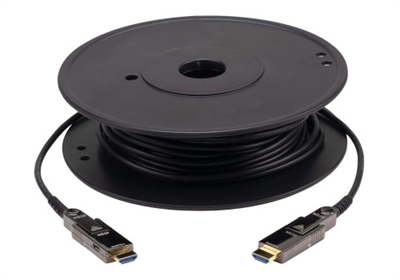 Aten VE7832A-AT Los cables ópticos VE7832A de ATEN utilizan la tecnología AOC, que permite convertir las señales de entrada en señales de salida para obtener transmisiones de datos óptimas que requieren un ancho de banda elevado. Los cables ópticos resistentes a la EMI tienen una longitud de 20 m y son totalmente compatibles con las resoluciones True 4K. Cumplen íntegramente con los estándares HDCP 2.2 y satisfacen las especificaciones HDMI, entre las que se incluyen 3D y Color Profundo. Además, ofrecen velocidades de transmisión de datos de hasta 18 Gbps. Al ser compatibles con Dolby True HD y DTS-HD Master Audio, estos cables ópticos garantizan transmisiones de señales de audio sin pérdidas. Por otro lado, esta serie de cables incluye un canal Ethernet HDMI (HEC) que permite combinar flujos de audio, vídeo y datos en un mismo cable, lo que permite compartir tanto la conexión a Internet como las aplicaciones basadas en IP a través de HDMI. Asimismo, es compatible con el canal de retorno de audio (ARC). Esto permite transmitir la señal de audio desde y hacia el televisor y el sistema de audio, lo que reduce el número de cables necesarios entre el televisor y el sistema de cine en casa o la barra de sonido externos.Los cables ópticos VE7832A están diseñados para adaptarse a la última tendencia de diseño de los integradores y cuentan con conectores de género enchufables y chapados en oro. Por lo tanto, estos cables son la solución ideal para ampliar el alcance de Digital Signage en una amplia variedad de entornos tales como estaciones de tráfico, centros comerciales e instalaciones hospitalarias.