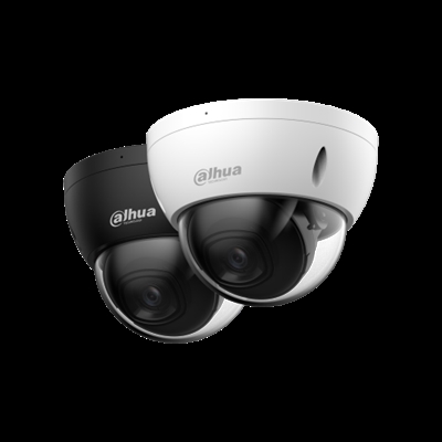 Dahua 1.0.01.04.39364-9001 Esta cámara de red cuenta con una resolución de 2 megapíxeles que captura imágenes claras y detalladas, garantizando una videovigilancia de alta calidad. Está equipada con un objetivo de focal fija, que proporciona un campo de visión consistente, lo que la hace adecuada para vigilar áreas específicas, como puntos de entrada o zonas restringidas. El diseño de cúpula de la cámara es discreto y resistente al vandalismo, lo que mejora su idoneidad para entornos públicos o de alto riesgo. Al incorporar funciones de infrarrojos (IR), la cámara ofrece una visión nocturna mejorada de hasta 30 metros, lo que permite una vigilancia eficaz las 24 horas del día. La tecnología WizSense integra funciones avanzadas de inteligencia artificial, incluida la detección inteligente de movimiento que distingue entre el movimiento humano y el de vehículos, lo que reduce las falsas alarmas y mejora la eficacia de la seguridad. El dispositivo es compatible con la compresión H.265, que optimiza el ancho de banda de la red y el espacio de almacenamiento sin comprometer la calidad del vídeo. También cuenta con la clasificación IP67, que garantiza la protección contra el polvo y el agua, lo que la hace adaptable tanto a instalaciones interiores como exteriores. La cámara es compatible con diversos software de terceros, lo que ofrece flexibilidad de integración y funcionamiento dentro de los sistemas de seguridad existentes.