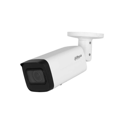 Dahua 1.0.01.04.39554-9001 La Dahua IPC-HFW2241TP-ZS-27135 es una cámara de vigilancia tipo bullet con resolución Full HD (2MP) de la serie WizSense, ideal para aplicaciones de seguridad en exteriores. Su sensor CMOS de 1/2.8 permite capturar imágenes nítidas en 1920 x 1080 píxeles incluso en condiciones de baja luz, con una sensibilidad mínima de 0.002 lux en color. Equipado con LEDs IR, este modelo tiene un alcance de visión nocturna de hasta 60 metros, adaptándose bien a la seguridad nocturna en amplios espacios. El lente motorizado vari-focal de 2.7 a 13.5 mm facilita el ajuste del ángulo de visión, que va de 108° a 30°, permitiendo cubrir áreas específicas o ampliar el campo de visión según sea necesario. Su tecnología avanzada de WDR de 120 dB y 3DNR ayudan a reducir el ruido y mejorar la visibilidad en escenarios con alto contraste o iluminación desafiante, proporcionando imágenes claras y detalladas en cualquier condición. Esta cámara también incluye funciones de inteligencia artificial, como detección de intrusión y cruce de línea, que identifican con precisión vehículos y personas para aumentar la eficacia de la seguridad perimetral. Además, su carcasa resistente con certificación IP67 protege contra el polvo y el agua, y soporta variaciones de voltaje, lo que la hace ideal para entornos exteriores.