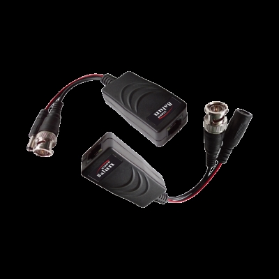 Dahua 1.0.99.01.10065 Balun de vídeo pasivo con alimentación> Alimentación: Tensión de entrada DC12-15V, puede proporcionar alimentación a las cámaras remotas, simplificar el cableado de ingeniería;> Efecto de transmisión: Utiliza un único UTP (CAT5E y CAT6) para transmitir en tiempo real una señal de vídeo de 1 CH y una alimentación de CC de 1 CH, sin retardo;> Protección: Excelente capacidad antitrueno, antiestática y antiinterferencias;> Formato compatible: HDCVI/TVI/AHD/CVBS;> Estructura estética: Carcasa de plástico ABS, tamaño reducido, interfaz estándar RJ45, modo de conexión.