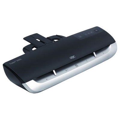 Gbc 4400749EU Plastificadora De Documentos A3 Con Guia Ajustable Con Ancho Maximo De 340 Mm Y Un Grosor Maximo De Funda De 125 Micras. Su Tiempo De Calentamiento Es De 1 Minuto Y La Velocidad De Plastificacion De 160 Mm/Min. Tiene Una Potencia De 240 W. Medidas 20 X 57 X 147 Cm.