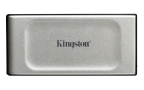 Kingston-Technology SXS2000/1000G Unidad externa USB Tipo-C 3.2 Gen 2x2El SSD externa XS2000 de Kingston utiliza velocidades USB 3.2 Gen 2x2 para ofrecer un rendimiento de próxima generación en una unidad compacta y portátil. Con velocidades de transferencia ultrarrápidas de hasta 2.000 MB/s*, XS2000 ofrece una productividad mejorada con pocas interrupciones. XS2000 ofrece opciones de almacenamiento de alta velocidad para descargar y editar imágenes de alta resolución, vídeos 8K y documentos grandes en un abrir y cerrar de ojos. Con hasta 4 TB** de capacidad portátil, puedes almacenar tus juegos y archivos multimedia favoritos sin concesiones. La unidad está preparada para el futuro para mantenerse al día con las demandas de almacenamiento y es compatible con la mayoría de los dispositivos listos para usar. Funciona igual que un disco duro, pero almacena los datos mediante la tecnología flash NAND. Se conecta con USB Type-C®***, lo que permite a los creadores de contenido y jugadores acceder a sus datos desde cualquier lugar. Ya sea que vayas entre el trabajo, el juego y los proyectos que te apasionan, el XS2000 incluye una funda resistente extraíble para protección contra caídas de hasta 6 pies y clasificación IP55**** para resistir el agua y el polvo, lo que lo convierte en el compañero perfecto para sesiones de fotos o aventuras en el lugar.Portabilidad de bolsilloPequeño y ligero factor de forma para un fácil almacenamiento sobre la marcha.Rendimiento USB 3.2 Gen 2x2Las más avanzadas velocidades de lectura/escritura del sector: hasta 2.000 MB/s*.Capacidades de alta velocidadHasta 4 TB** de espacio para una biblioteca completa de tus fotos y vídeos favoritos, y los juegos más recientes.Diseñado para durarComprobada su resistencia al agua, al polvo y a los golpes desde una altura de hasta 1,8 m**** (6 pies) con la funda de goma incluida.Compatible con los dispositivos iOS y Android más recientes******Libera espacio de almacenamiento en tu smartphone con el cable USB-C a USB-C incluido. Consulte más información.Compatible con PS5™Amplía el almacenamiento de tu PlayStation y lleva contigo tu colección de juegos a todas partes.