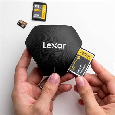 Lexar LRW500URB Lexar Professional Multi-Card 3-in-1 USB 3.1 Reader. Tarjetas de memoria compatibles: MicroSD (TransFlash), MicroSDHC, MicroSDXC, SD, SDHC, SDXC, Color del producto: Negro, Velocidad de transferencia de datos: 170 Mbit/s. Tipo de interfaz: USB 3.2 Gen 1 (3.1 Gen 1) Type-C. Ancho: 80 mm, Profundidad: 89,2 mm, Altura: 21,5 mm. Cantidad por paquete: 1 pieza(s), Tipo de embalaje: Caja. Cables incluidos: USB tipo A a USB tipo C