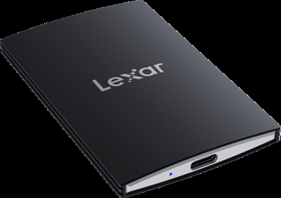 Lexar LSL500X512G-RNBNG La unidad SSD portátil Lexar SL500 ofrece una velocidad excepcional de 2000 MB/s de lectura y 1800 MB/s de escritura para almacenar y transferir archivos de gran tamaño con rapidez. Presenta una estructura de aluminio sólido súper delgada que cabe fácilmente en la palma de la mano. También incluye el software de cifrado Lexar Data Shield 256-bit AES para mantener sus archivos seguros y es compatible con la mayoría de ordenadores, cámaras y dispositivos de juego.