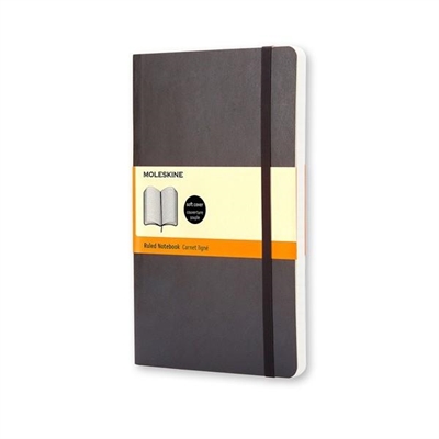 Moleskine QP612 Cuaderno Con Cubierta Dura De Carton Color Negro Y Encuadernacion Cosida. Dise?O Con Puntas Redondeadas. Medidas 9 X 14 Cm. Contiene 192 Paginas De 70 G Libres De Cloro. Cuadricula 5X5. Incluye Un Marcador De Paginas Cierre Con Goma Elastica Y Bolsillo Interior Con Fuelle.