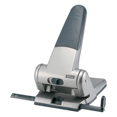 Petrus 623358 Taladro De Gruesos Metalico De Color Plata. La Tecnologia Powersave Permite Perforar Sin Esfuerzo. Mecanismo De Palanca Integrado Para Ahorrar Espacio. Tiene 2 Punzones Con Diametro De 55 Mm Y Su Capacidad De Perforacion Es De 65 Hojas. Incorpora Una Regleta De Guia.