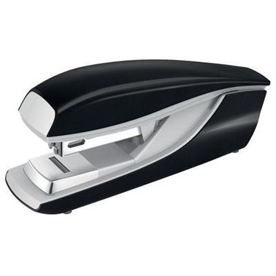 Petrus 623379 Grapadora De Oficina De Grapado Plano Metalica Con Carcasa De Plastico De Color Negro. Es Compatible Con Grapas 22/6 24/6 Y 26/6. Profundidad De 40 Mm. Dispone De Diferentes Tipos De Grapado: Cerrado Y Clavado Y Su Capacidad Es De Hasta 30 Hojas. Tecnologia De Impacto Directo Para Un Grapado Preciso Y Sin Esfuerzo.