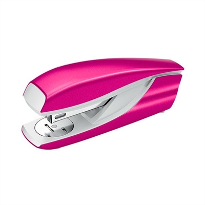 Petrus 623592 Grapadora De Oficina Metalica De Color Rosa. Es Compatible Con Grapas 22/6 24/6 Y 26/6. Profundidad De 40 Mm. Dispone De Diferentes Tipos De Grapado: Abierto Cerrado Y Clavado Y Su Capacidad Es De Hasta 30 Hojas.