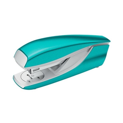 Petrus 624329 Grapadora De Oficina Metalica De Color Turquesa. Es Compatible Con Grapas 22/6 24/6 Y 26/6. Profundidad De 40 Mm. Dispone De Diferentes Tipos De Grapado: Abierto Cerrado Y Clavado Y Su Capacidad Es De Hasta 30 Hojas.