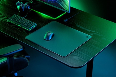 Razer RZ02-04890100-R3M1 Razer Atlas. Ancho: 400 mm, Profundidad: 450 mm. Color del producto: Negro, Coloración de superficie: Monocromo, Material: Caucho, Base antiderrapante, Alfombrilla de ratón para juegos