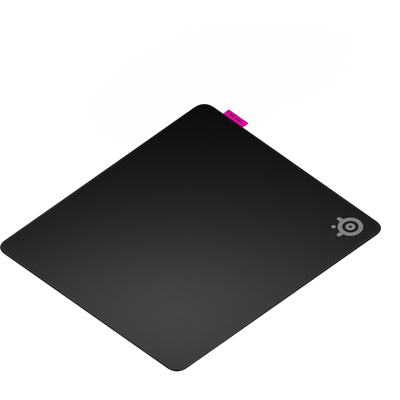 Steelseries 63430 La alfombrilla de ratón SteelSeries QcK Performance Speed Gaming está diseñada para los jugadores a los que les gusta la acción rápida. La superficie ultrasuave proporciona un deslizamiento suave y te permite concentrarte en las décimas de segundo que importan en un juego trepidante. Con 3,5 mm de grosor, la QcK Performance Balance ofrece el equilibrio ideal entre comodidad y rendimiento. La costura de precisión de alta calidad garantiza la durabilidad y asegura que los bordes permanezcan lisos y no se deshilachen. La base de neopreno extra suave y antideslizante proporciona una estabilidad sólida como una roca para mantener la almohadilla en su sitio sin sacrificar el rendimiento.
