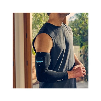 Therabody TB02792-01 Resistente al sudor. Lavable a máquina (quítale la batería antes de lavarlo). Prenda de compresión para el brazo Vibración, compresión y un tejido impregnado de germanio que emite luz infrarroja lejana de forma natural para aliviar el dolor.