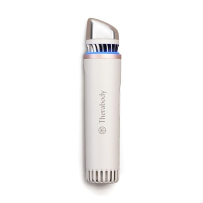 Therabody TF0004132-3A20 Theraface Depuffing Wand es un dispositivo para el cuidado de la piel con tratamientos de frío y calor. Se enfoca eficazmente en el rostro para ofrecerte un tratamiento personalizado según tus necesidades.Muy práctico, el dispositivo es fácil de usar: ¡solo 2 botones de control!.Depende de usted elegir entre un tratamiento caliente o un tratamiento frío. Para cada tratamiento, seleccione uno de los 3 niveles de temperatura.Su punta contorneada se adapta a todas las zonas del rostro. Depende de usted elegir la duración del tratamiento: el dispositivo puede utilizarse durante 30 minutos. Este dispositivo aprobado por dermatólogos ofrece varios beneficios para su piel. Mayor firmeza. Elasticidad mejorada. Una explosión de luminosidad para la piel. Reducción de bolsas bajo los ojos. Reafirma y rejuvenece los contornos faciales. Suaviza e ilumina el contorno de ojos..
