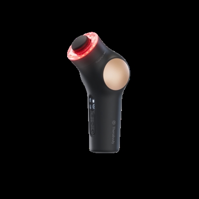 Therabody TF02226-01 Therabody TheraFace PRO. Tipos de masajes: Masaje combinado, Masaje de percusión, Uso adecuado: Cara, Color del producto: Negro. Alimentación: Batería, Tipo de batería: Integrado, Duración de la batería: 120 min. Ancho: 183 mm, Profundidad: 206 mm, Altura: 75 mm. Ancho del paquete: 198 mm, Profundidad del paquete: 325 mm, Altura del paquete: 235 mm. País de origen: China